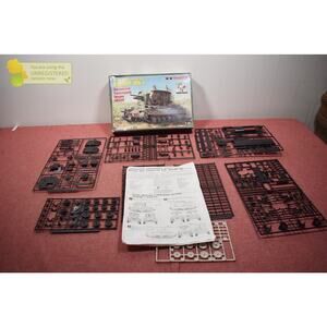 Maquette Bishop Mk 1 British SPG Model 1/35 (Package Wear)